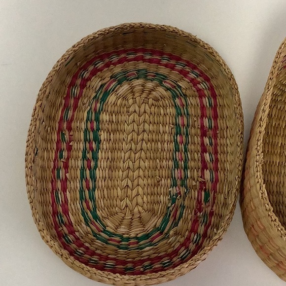 Handwoven Vintage Oval Sweet grass lidded basket rattan - Picture 4 of 5
